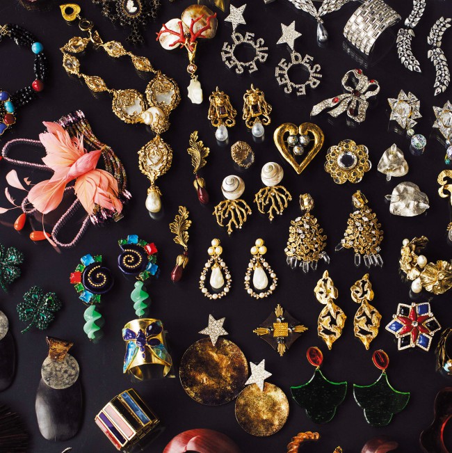 Ensemble de bijoux des collections haute couture Ensemble de bijoux des collections haute couture