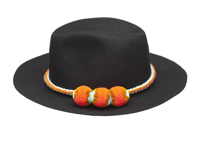 Leontine Vintage è una collezione di cappelli e accessori per capelli Made In Italy dallo charme d’antan in chiave 2.0. Ecco la collezione Fall/Winter 2017.