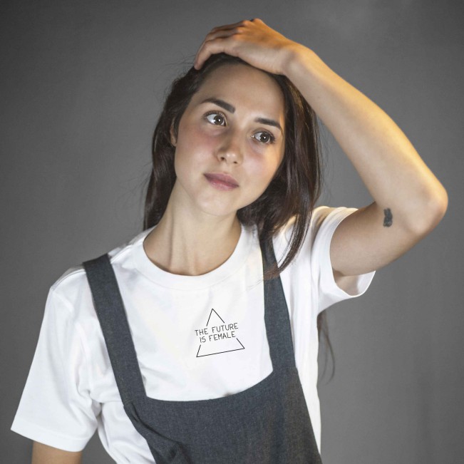 Melidé, GRL PWR Intervista a Melidé. Foto: T-shirt GRL PWR di Melidé, ecosostenibile, handmade e Made in Italy