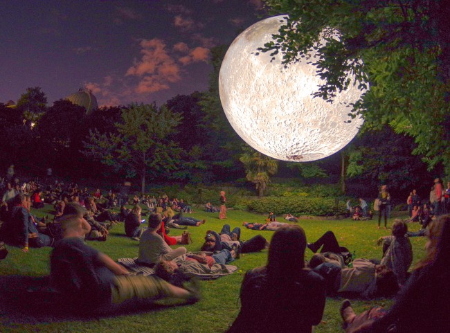 Luke Jerram, Museum of the Moon Luke Jerram, Museum of the Moon