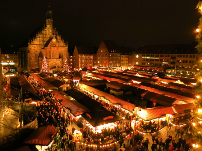 Piazza del Mercato, mercatino di Natale Piazza del Mercato, mercatino di Natale