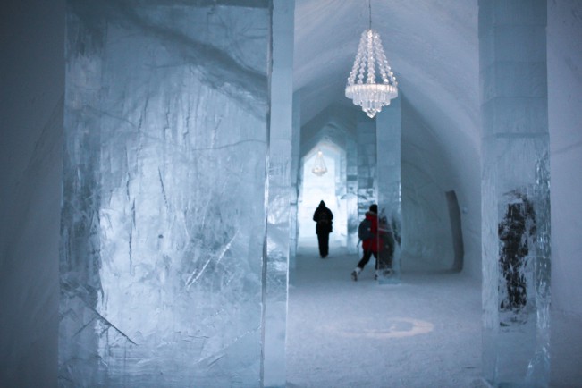Oguzhan Erim, Kiruna Oguzhan Erim, Kiruna. Interno dell'ICEHOTEL di Jukkasjärvi