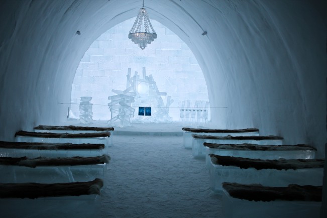 Oguzhan Erim, Kiruna Oguzhan Erim, Kiruna. Interno dell'ICEHOTEL di Jukkasjärvi