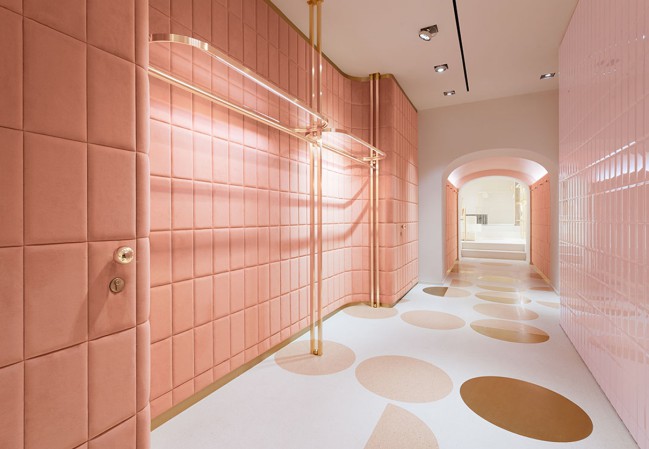 RED Valentino La boutique RED Valentino by India Mahdavi, Maria Grazia Chiuri e Pierpaolo Piccioli, Roma. Millennial Pink, non solo un colore ma un atteggiamento