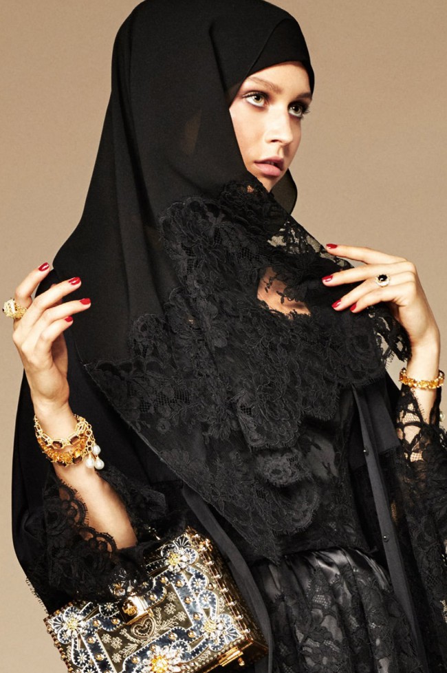 Dolce & Gabbana, Abaya Collection 2016. hijab e occhiali da sole