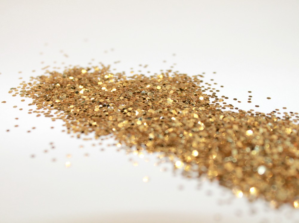 #glitterstretchmarks, gold glitter © Crew & Lu by Uyen Carlson