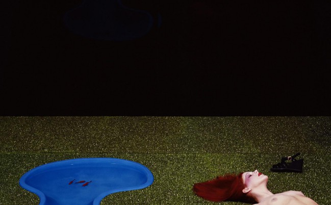 Guy Bourdin, Louise Alexander Gallery. Charles Jourdan Shoes Charles Jourdan Shoes. Fotografia di Guy Bourdin esposta alla Louise Alexander Gallery