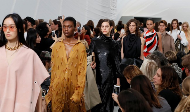 céline-spring-summer-2018-ready-to-wear-collection-phoebe-philo