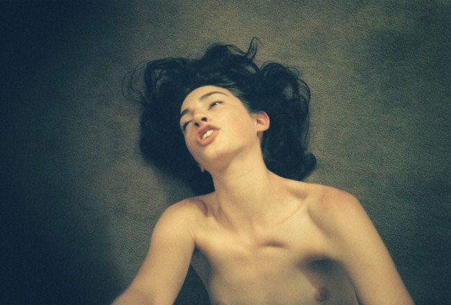 Ryan McGinley, Laura Ryan McGinley, Laura, 2007. Nel lavoro del fotografo americano Ryan McGinley troviamo tutto. Sentimenti e pulsioni che talvolta tendiamo a nascondere, ritratti in modo perfetto.