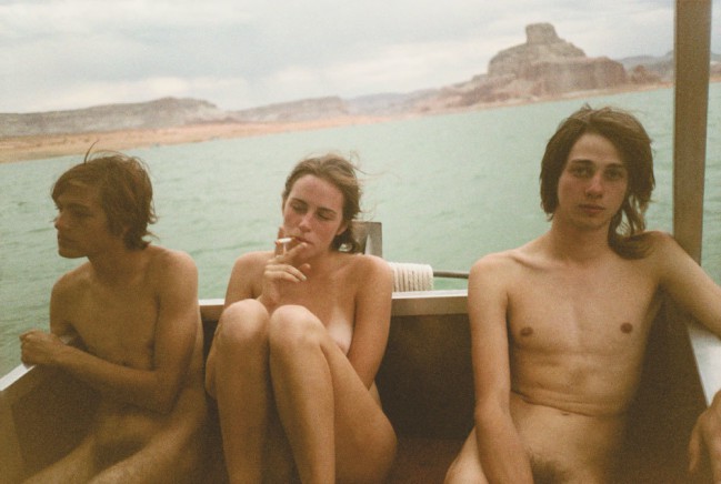 Ryan McGinley, Marcel, Ann & Coley Ryan McGinley, Marcel, Ann & Coley, 2007. Nel lavoro del fotografo americano Ryan McGinley troviamo tutto. Sentimenti e pulsioni che talvolta tendiamo a nascondere, ritratti in modo perfetto.