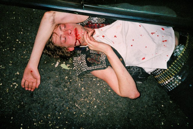Ryan McGinley, Jake Bloody Brain Ryan McGinley, Jake Bloody Brain, 2003. "The Kids Were Alright" serie. Nel lavoro del fotografo americano Ryan McGinley troviamo tutto. Sentimenti e pulsioni che talvolta tendiamo a nascondere, ritratti in modo perfetto.