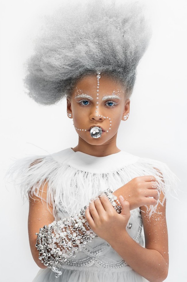 AfroArt è l'ambizioso progetto di una coppia americana di fotografi, Regis e Kahran, che ha voluto celebrare la bellezza delle ragazze afro attraverso i loro capelli ricci, spesso esclusi dai canoni di bellezza
