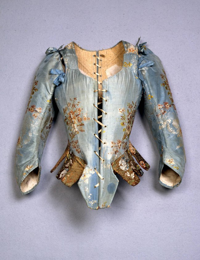 Marie Antoinette. I costumi di una regina da Oscar Marie Antoinette. I costumi di una regina da Oscar