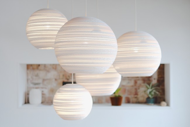 Lampade Scraplight by Graypants Lampade Scraplight by Graypants. Lampade sospese handmade in cartone riciclato ecosostenibile