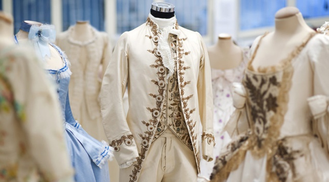 Marie Antoinette. I costumi di una regina da Oscar Marie Antoinette. I costumi di una regina da Oscar