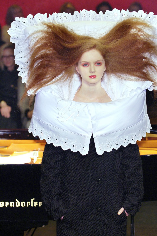 Viktor & Rolf Viktor & Rolf Fall 2005 Ready-To-Wear, Bedtime Story, Lily Cole