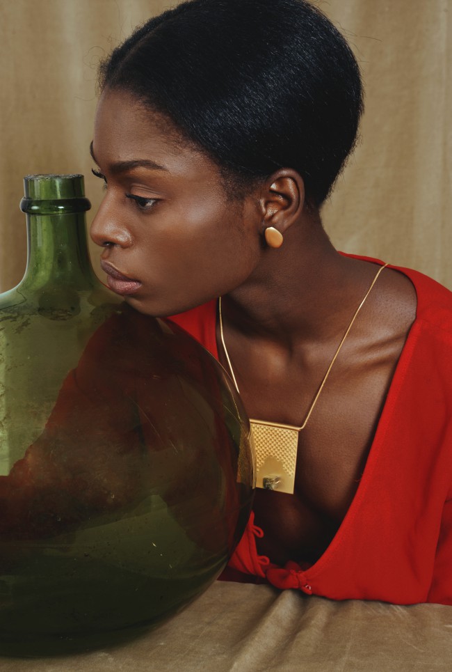 YOSTER by Hila Amar – Sculptural Jewelry YOSTER by Hila Amar - Sculptural Jewelry. Collana con griglia metallica combinata con pietra di granito