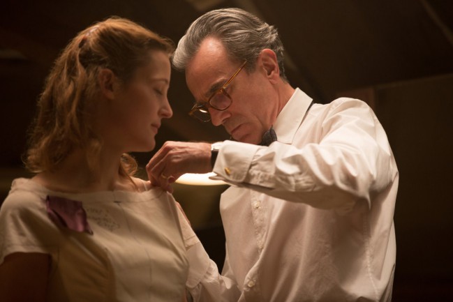 Il filo nascosto Daniel Day-Lewis in Il filo nascosto, film candidato ai Premi Oscar come Miglior film