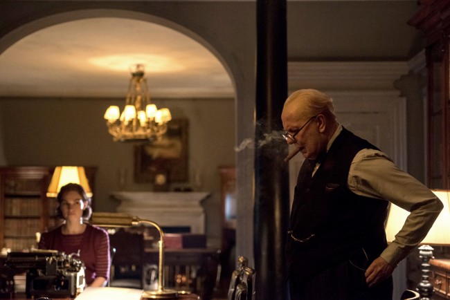 L’ora più buia Gary Oldman in L'ora più buia, film candidato ai Premi Oscar come Miglior film