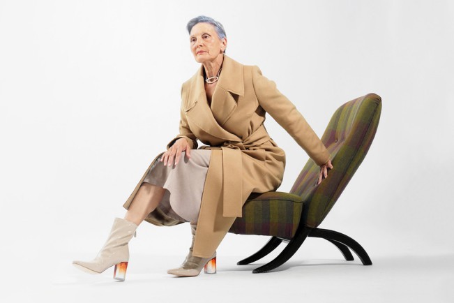 Ludmila, 64 anni Oldushka è un'agenzia russa che seleziona solo modelli e modelle over 45 e promuove il fascino di volti segnati dal tempo. Ludmila, modella di 64 anni. AFISHA-GOROD / 2015