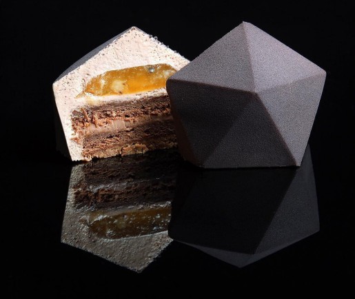 Dinara Kasko, Geometry. The figure #6 Dinara Kasko, Geometry. The figure #6. Torte e dessert geometrici dell'architetta Dinara Kasko scolpiti con Autodesk