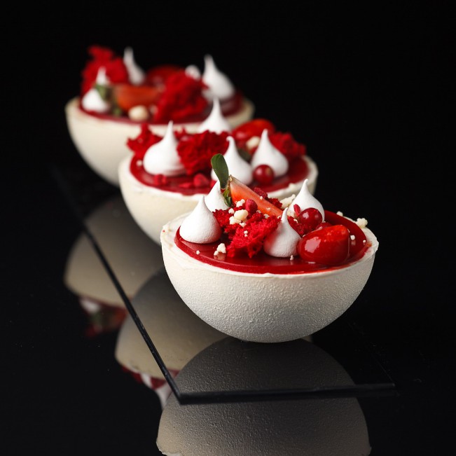 Dinara Kasko, Dessert the Ball Dinara Kasko, Dessert the Ball. Torte e dessert geometrici dell'architetta Dinara Kasko scolpiti con Autodesk