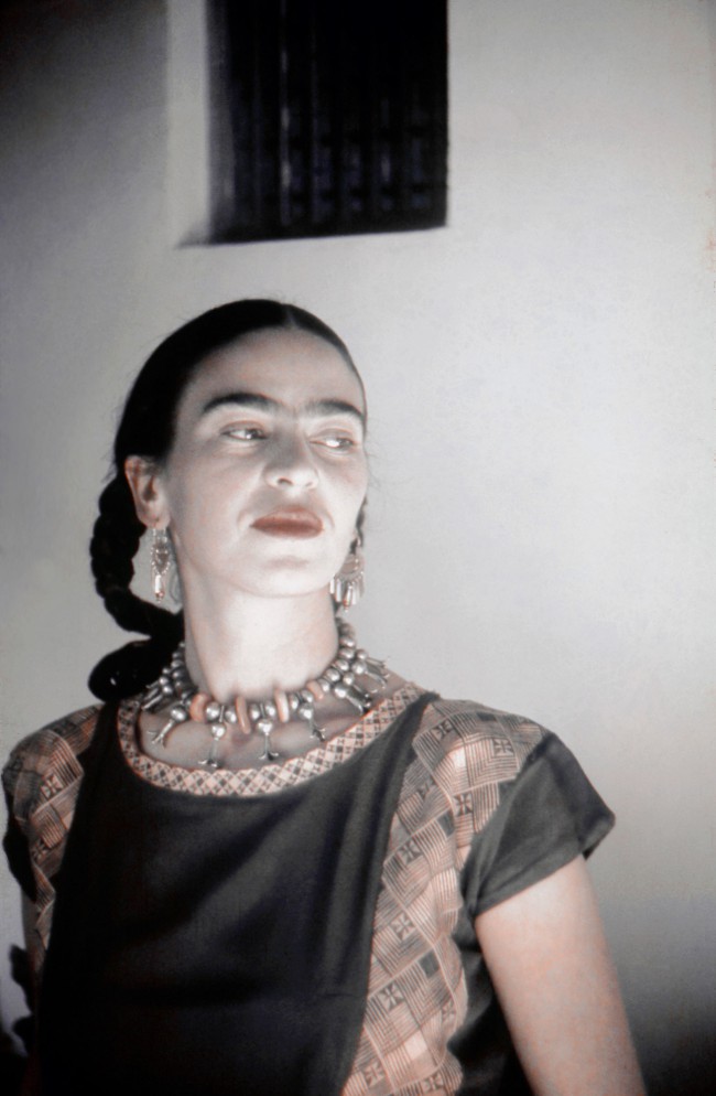 Mostra "Frida Kahlo: Making Her Self Up" al Victoria & Albert Museum di Londra dal 16 giugno al 4 novembre 2018. Photo: Frida Kahlo by Ivan Dmitri