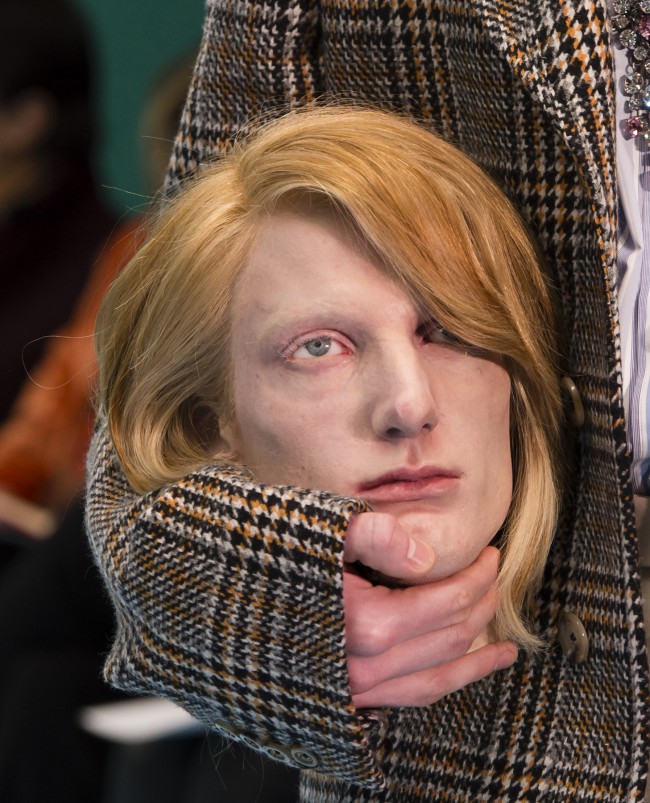 Gucci Fall Winter 2018 Gucci Fall Winter 2018 Allessandro Michele alla Milan Fashion Week. Testa decapitata #Guccichallenge