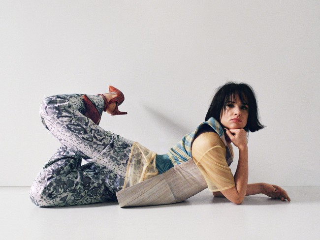 acne studios juliette lewis campagna pubblicitaria yoga Il catalogo delle fashion advertising per la stagione estiva 2018 è super ricco e qui vi spieghiamo perché.