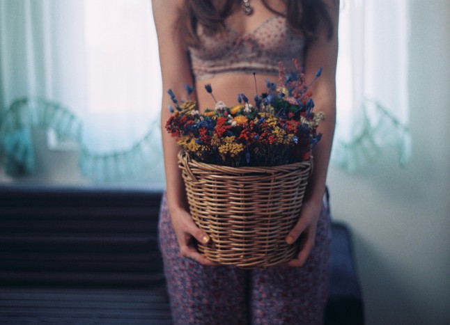Ana Stefanović Ana Stefanović è una fotografa autodidatta di Niš, in Serbia. Il suo stile può essere definito come lunatico, sensuale, intimo… Ecco i suoi scatti.