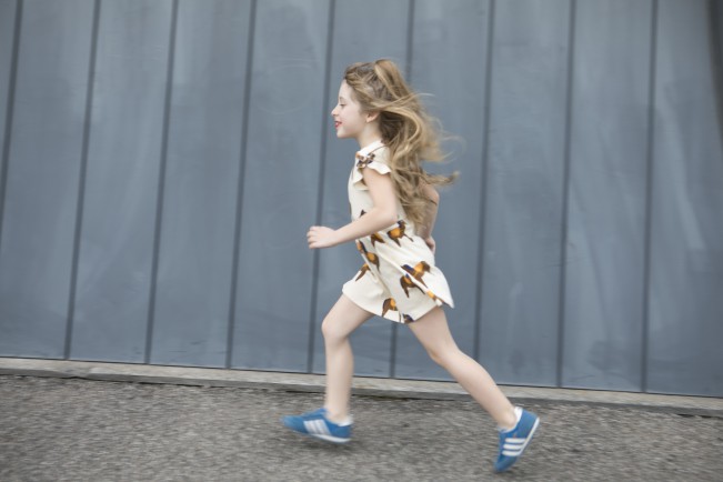 Avenue Federico Fellini by Anna Caruso La fotografa Anna Caruso ci presenta il suo ultimo editoriale, Avenue Federico Fellini. La fotografa dei bambini ci propone, questa volta, degli scatti all'aperto. Le pose informali e i toni freschi rimandano all'estate che si avvicina.