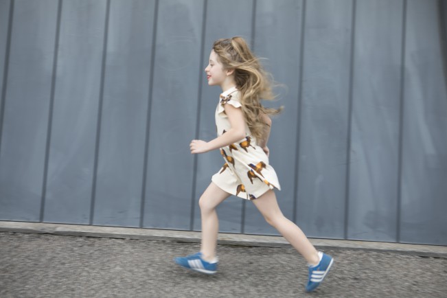 La fotografa Anna Caruso ci presenta il suo ultimo editoriale, Avenue Federico Fellini. La fotografa dei bambini ci propone, questa volta, degli scatti all'aperto. Le pose informali e i toni freschi rimandano all'estate che si avvicina.