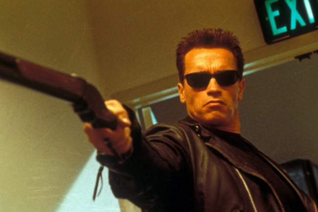 Arnold Schwarzenegger Arnold Schwarzenegger nel film Terminator 2. Da attore a governatore della California. Quando il passo dal cinema alla politica è breve.