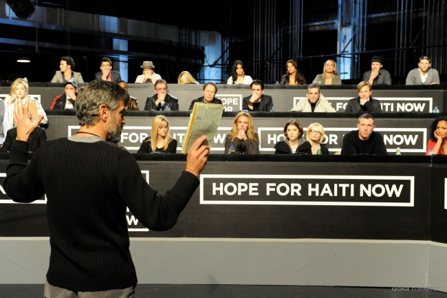 George Clooney George Clooney durante la campagna Hope for Haiti Now. Quando il passo da Hollywood alla Casa Bianca è breve.