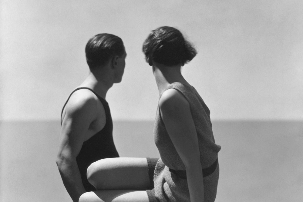 Divers, Horst and model, swimwear by A.J. Izod, 1930, George Hoyningen-Huene. George Hoyningen-Huene in mostra al Getty Museum di Los Angeles in Icons of Style: a Century of Fashion Photography, 1911-2011