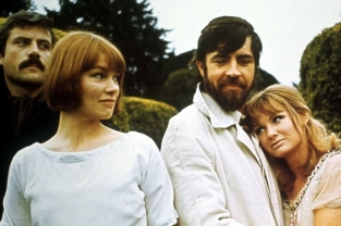 Glenda Jackson nel film Donne in amore. In Inghilterra è stata Glenda Jackson a passare dal cinema alla politica. Quando il passo dal cinema alla politica è breve.