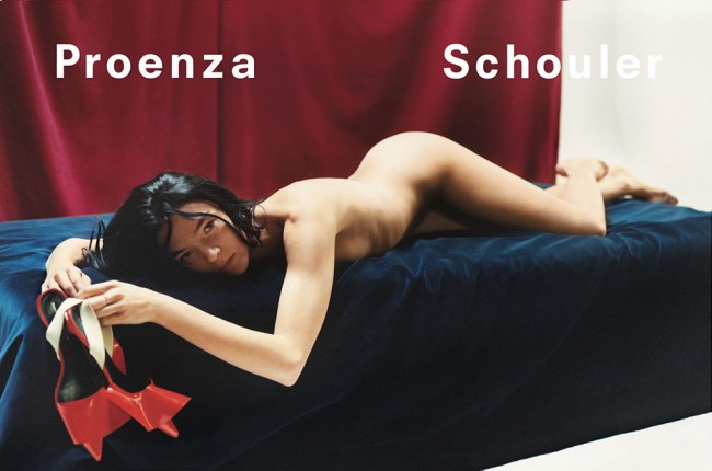 Proenza Schouler Il catalogo delle fashion advertising per la stagione estiva 2018 è super ricco e qui vi spieghiamo perché.