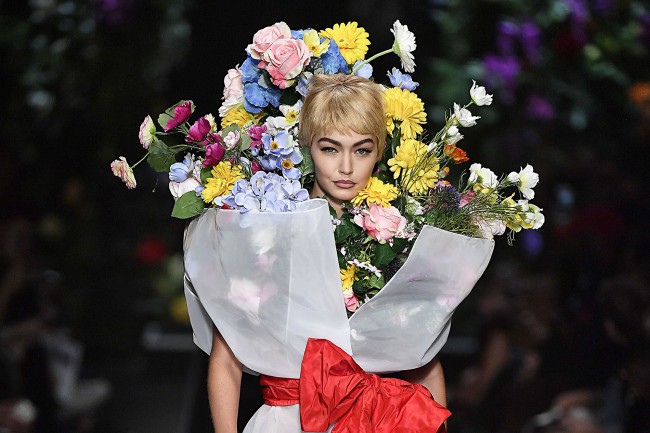 Moschino Spring Summer 2018 Moschino Spring Summer 2018 flowers mania tendenze estate 2018