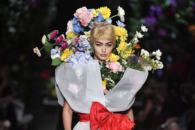 Moschino Spring Summer 2018 flowers mania tendenze estate 2018