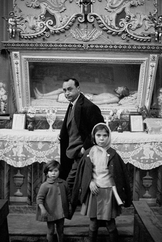 Il viaggio, il racconto, la memoria. Ferdinando Scianna in mostra a Forlì Leonardo Sciascia. Racalmuto, 1964 - Ferdinando Scianna