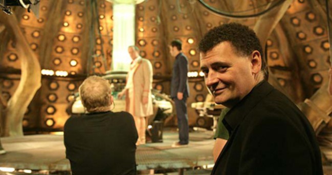 Steven Moffat Steven Moffat sul set di Doctor Who serie tv