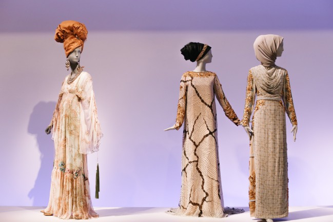 Contemporary Muslim Fashions Installation of "Contemporary Muslim Fashions" on view at the de Young museum from September 22, 2018 - January 6, 2019 Ensembles by Melinda Looi and Khanaan Shamlan Photography by Joanna Garcia Cheran Image courtesy of the Fine Arts Museums of San Francisco