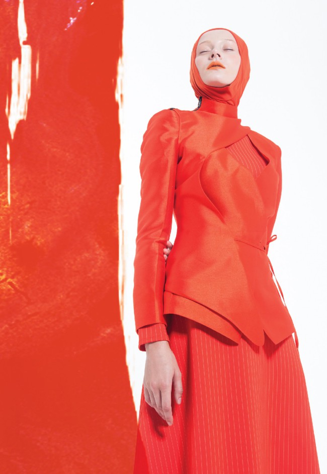 Contemporary Muslim Fashions Haslinda Rahim (b. 1971, Malaysia) for Blancheur (est. 2014, Malaysia) “Into the Shadows” ensemble (half-vest, jacket, shirtdress, and hijab), Spring/Summer 2016. Cotton with silk finishing, neoprene. Image provided courtesy of the Fine Arts Museums of San Francisco