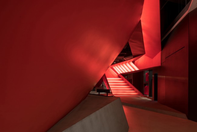 Roaringwild – Uniwalk Retail Store by Kinson Leung